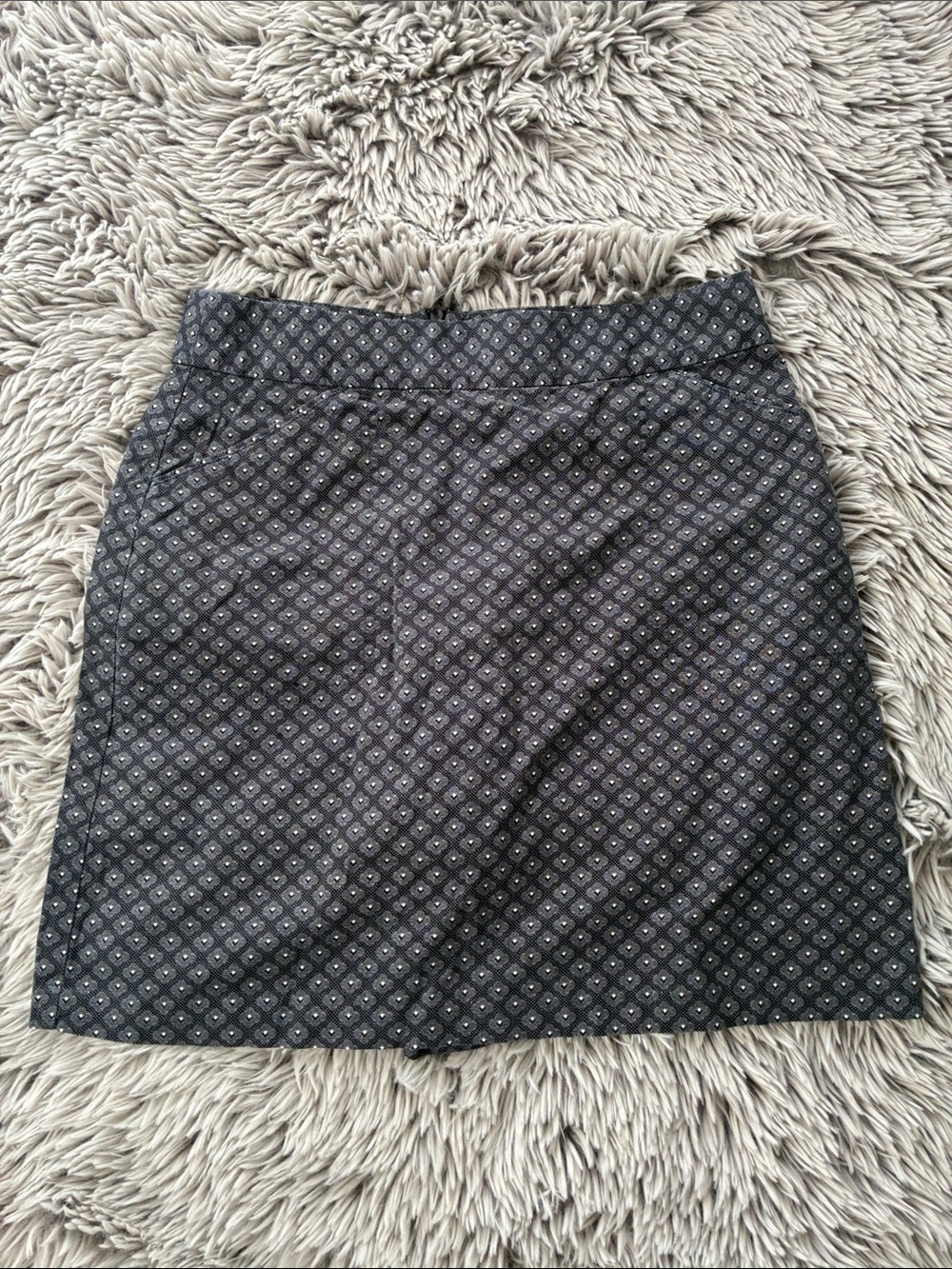 Peter Millar- size 4-Textured Black Mini Skirt with Subtle Print